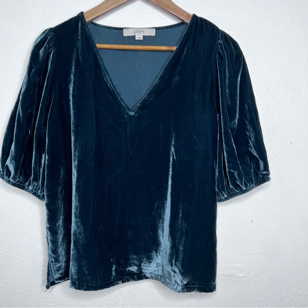 LOFT Crushed Velvet Top Shirt Womens Sz S Dark Gray Puff Sleeve V Neck